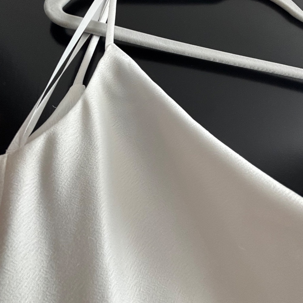 New and unused wedding dress - Picture 7 of 15